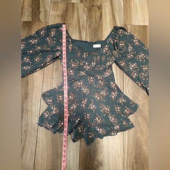 Altar’d State Weslia Floral Romper XS Long Sleeve Shorts Green Peasant Sleeve - Picture 16 of 16
